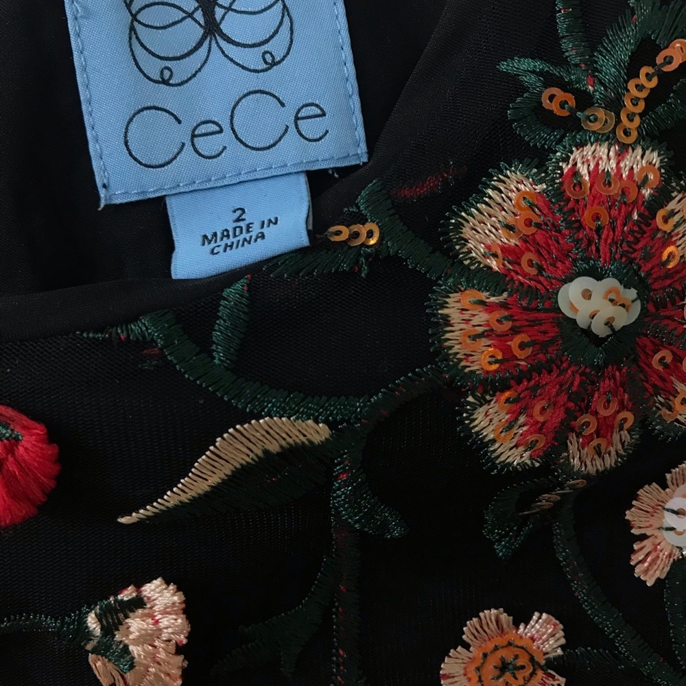 Embroidered Dress 🌹 - Picture 3 of 5